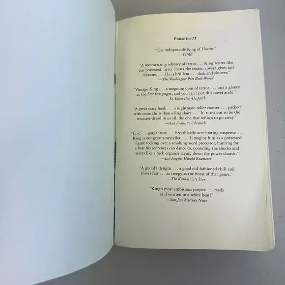 Stephen King - It: A Novel - Paperback Book - Picture 5 of 5